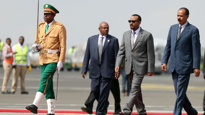 Eritrejského prezidenta Isajase Afewerkiho přivítal etiopský premiér Abiy Ahmed.