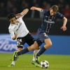 Fotbal, Liga mistrů, Paris St Germain - Valencie: Clement Chantome (vpravo) -  Tino Costa