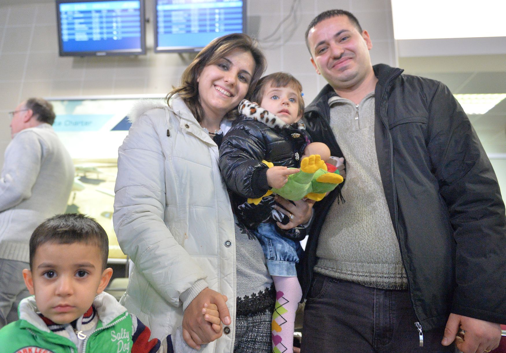 Desítka křesťanských uprchlíků z Iráku přiletěla do Prahy