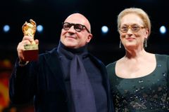 Hlavní cena z Berlinale putuje do Itálie. Za film s uprchlickou tematikou