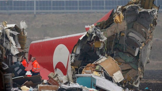 Trosky zříceného Boeingu společnosti Turkish Airlines