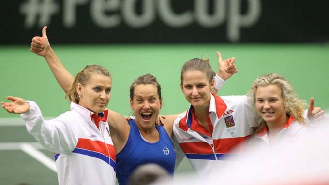 České tenistky postoupily do semifinále Fed Cupu.