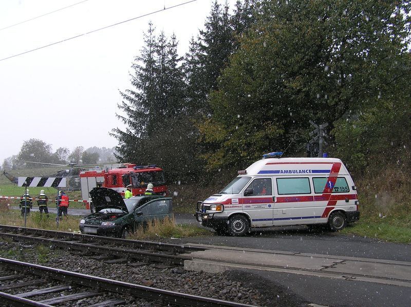 Vlak srazil na přejezdu auto