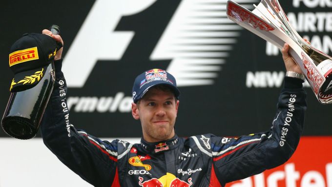 Sebastian Vettel pokračuje na vítězné vlně.