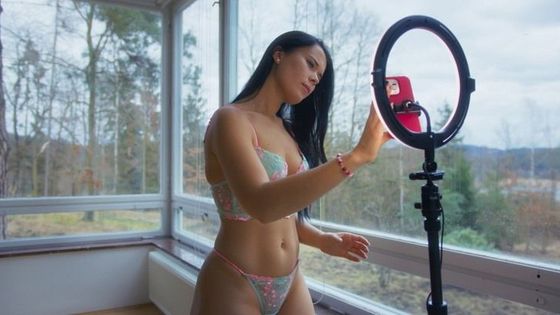 OnlyFans, nahota, kontakt, Virtuální přítelkyně