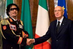 Obchod přebíjí minulé křivdy, Kaddáfí přijel do Itálie