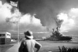 "Během prvních 15 minut se potopila loď USS Utah, plavidlo USS California se převrátilo a USS Oklahoma šla ke dnu," popisuje Walling momenty z nečekaného japonského útoku.