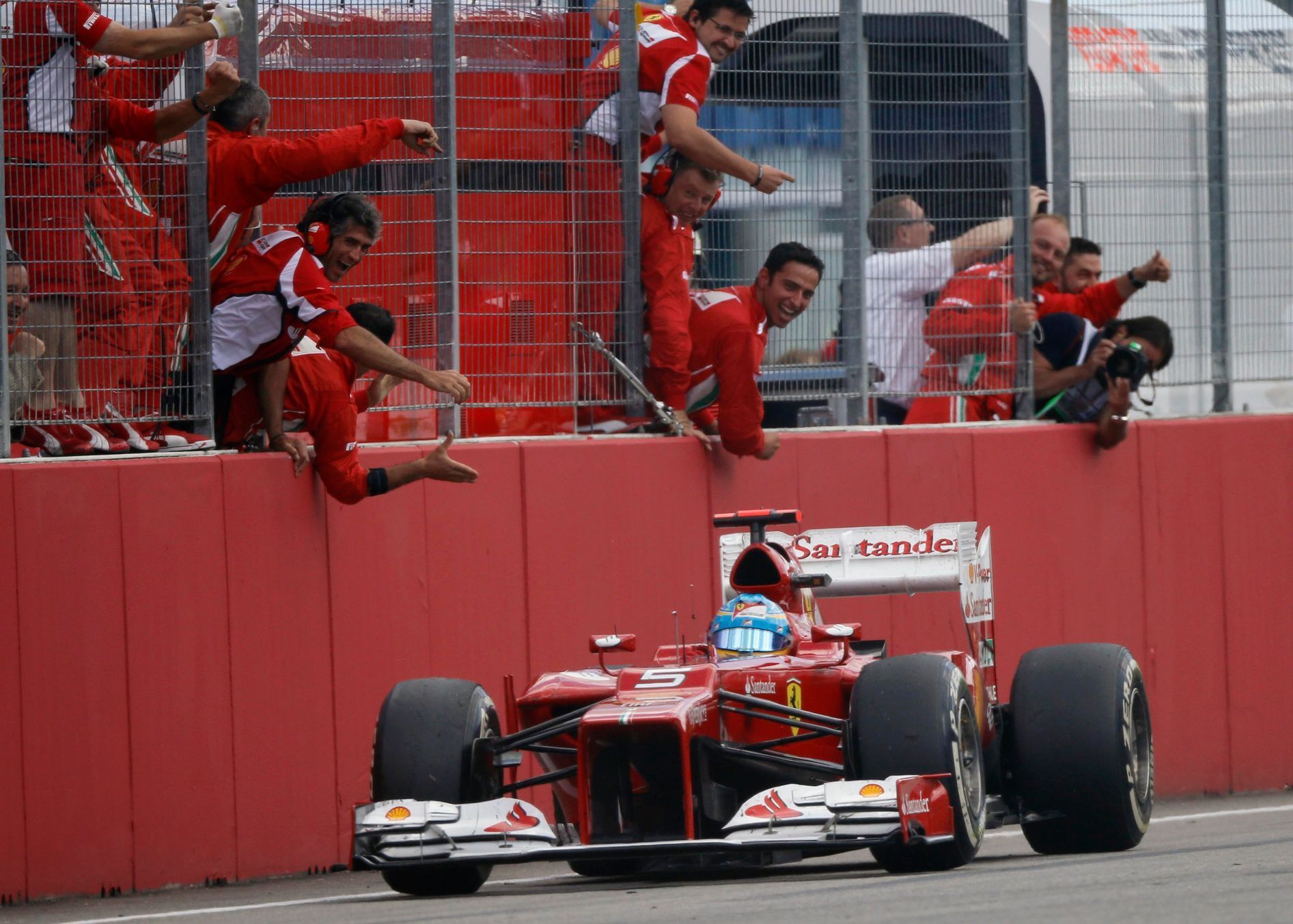 VC Německa: Fernando Alonso v cíli