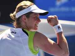 Kim Clijstersová se raduje z vítězství nad Caroline Wozniackou. 