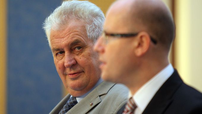 Miloš Zeman premiéra Sobotku a jeho lidi nechce.
