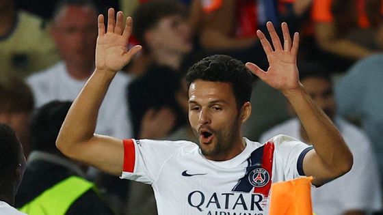 Gonçalo Ramos slaví gól v zápase LM Barcelona - PSG