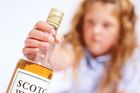 Děti pijící alkohol mají blíž k tvrdým drogám, varuje Nešpor