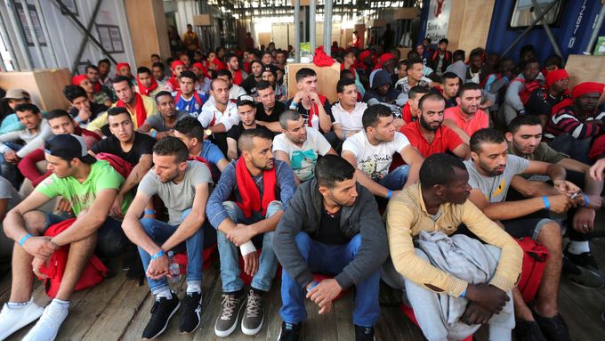 Itálie zaznamenává nový příliv uprchlíků ze Středozemního moře.