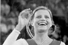 Hrdinka mnichovské olympiády Korbutová prodala medaile. Podle Rusů neměla co jíst