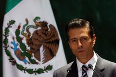 Za žádnou zeď platit nebudeme, řekl rozhodně mexický prezident. Zvažuje, že zruší cestu za Trumpem