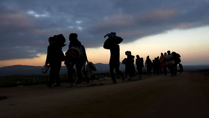 Evropská unie sice uzavřela s Tureckem dohodu o kontrole hranic. Tzv. balkánskou cestou přesto dál tajně putují tisíce běženců.