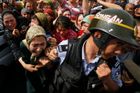 Při nepokojích v čínském Sin-ťiangu zemřelo přes sto lidí