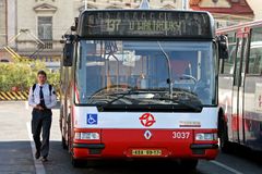 Studenti v Brně řídí autobusy. Riskantní, varuje expert