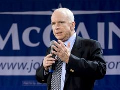McCain vede mezi republikány v Jižní Karolině i v celém USA.