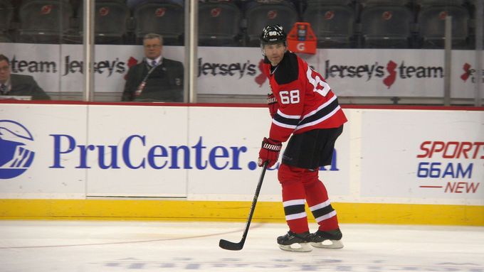 Jaromír Jágr se významnou měrou podílel na výhře New Jersey a zvýšení naděje pro Devils na play off.