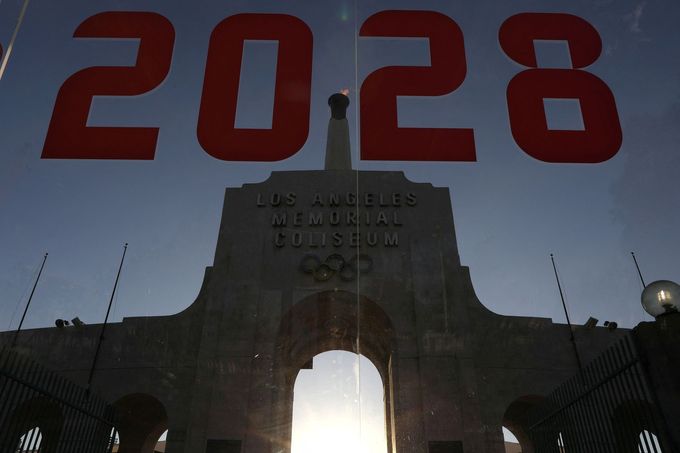 Coliseum v Los Angeles s letopočtem 2028, kdy se zde bude konat olympiáda