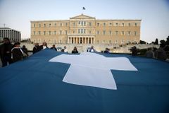 Řecko uteklo bankrotu, 130 miliard pomoci dostane
