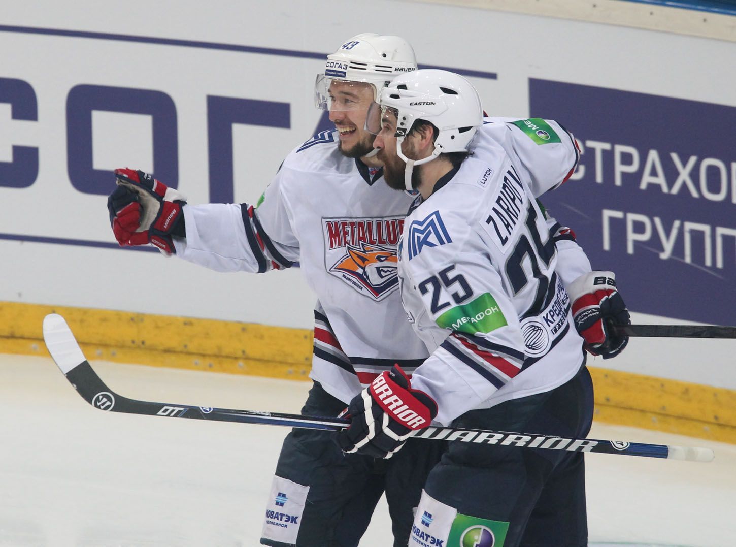 Lev Praha vs. Magnitogorsk, čtvrté finále KHL v O2 aréně (Zaripov, Kovář)