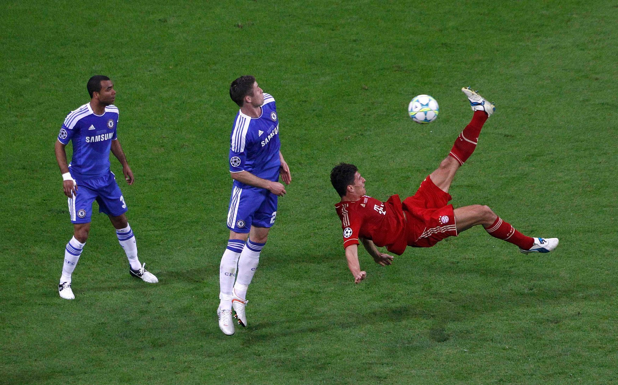 Cole, Cahill a Goméz ve finále Ligy mistrů Bayern - Chelsea
