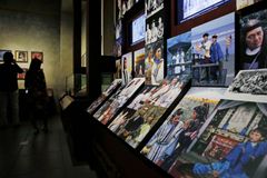 V hongkongském muzeu jsou vystaveny úryvky z Ťin Jungových románů a filmů či seriálů, které podle nich vznikly.