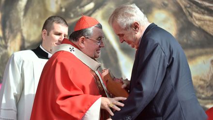 Dukovi vadí kříže v Lidlu, ale neřeší, když politici popírají holokaust, říká autor dopisu papežovi