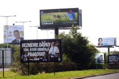 Od dálnic mají zmizet první billboardy, nařídil Dobeš