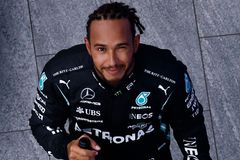 Hamilton si dojel pro stý triumf v F1 v ruské vodní ruletě