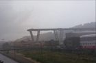 Po zřícení dálničního mostu v Janově jsou desítky mrtvých, dolů spadlo několik aut