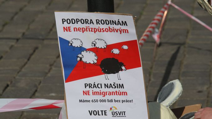Volební plakát hnutí Úsvit přímé demokracie.