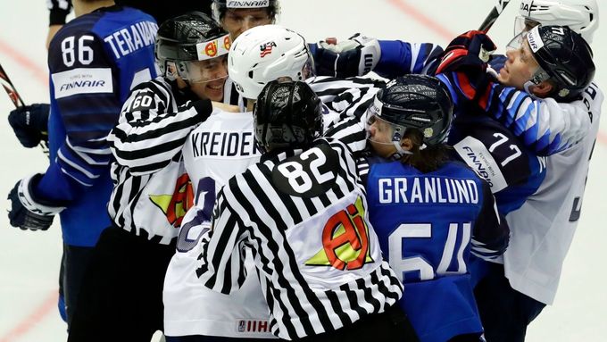 Bez servítek a ve vysokém tempu se v Herningu odehrál rozhodující boj o vítěze skupiny B na hokejovém světovém šampionátu.
