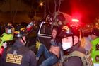 Tragický výsledek razie v Limě. Na ilegální covid party zemřelo v panice 13 lidí