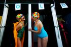 Plavkyně se připravují k závodům UK Cold Swimming Championships v Tooting Bec Lido v jižním Londýně, 24. ledna 2015.