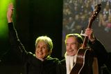 Havel přinesl Baezové na pódium kytaru.