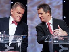 Povolební debata v České televizi: Svoboda (vpravo) a Dienstbier ml. si rozuměli.