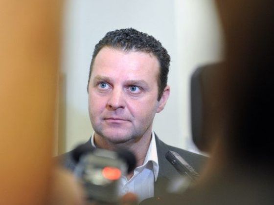 JUDr. PhDr. Zdeněk Ondráček, Ph.D. Zdeněk Ondráček, nový poslanec za KSČM