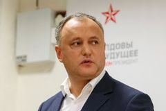 Politická krize v Moldavsku vrcholí. Ústavní soud dočasně zbavil moci prezidenta Dodona
