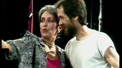 Bratislavská lyra, 10. června 1989: Americká písničkářka Joan Baez pozvala na pódium Ivana Hoffmanna. Pořadatelé ho v půlce písně vypnuli.
