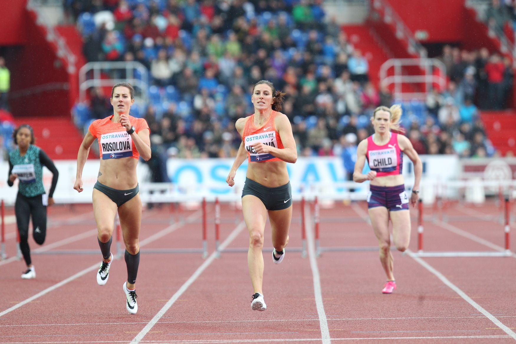 Zlatá tretra 2015: Denisa Rosolová, Zuzana Hejnová a Eilidh Childová (400 m přek.)