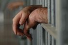Za podíl na surové vraždě bezdomovce v Kladně si muž odpyká 16 let, jeho odvolání soud zamítl
