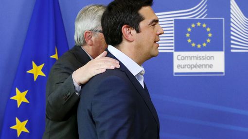 Jean-Claude Juncker a Alexis Tsipras po schůzce v Bruselu.