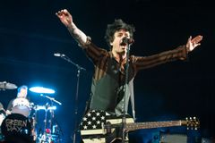 Recenze: Green Day po sedmi letech znovu plnili sny, i když z punk-rocku dělají cirkus