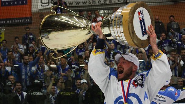 Hokej, Zlín - Plzeň: s mistrovským pohárem (Tomáš Vlasák)