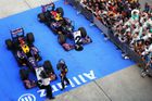 Malajsie byla svědkem "slavného" skandálu, kdy Vettel nedbal týmových příkazů a tvrdě předjel vedoucího parťáka Webbera. I tento incident po čase přiměl Webbera odejít z F1 do světového vytrvalostního šampionátu.