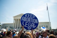 Zákaz potratů prohloubí rozdělení americké společnosti, píší zahraniční média