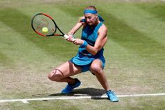Živě: Kvitová se s Bondarenkovou nadřela, ale nakonec v Eastbourne postupuje do osmifinále